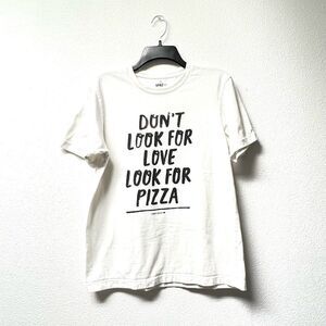 Uniqlo “Don’t Look For Love. Look For Pizza”